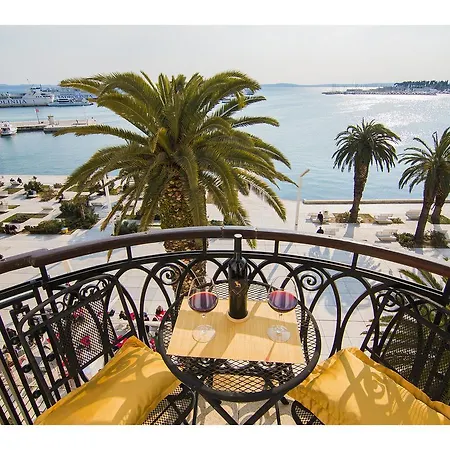 Riva Royal View Luxury شقة